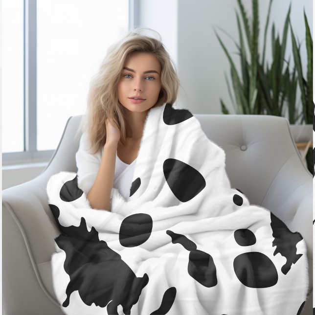 Black and white Cow Print Fleece Blanket (Creator Uploaded)