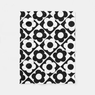 Black and White Diamond Check Flower Pattern Fleece Blanket
