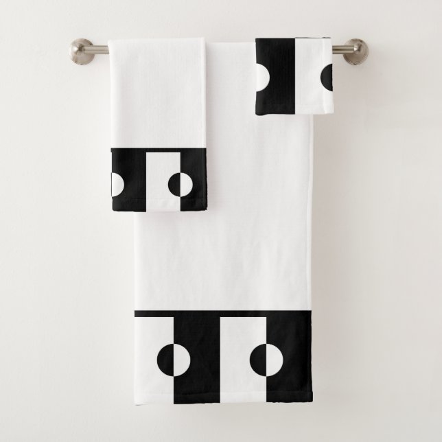 Black and White Geometric Circle Square Pattern Bath Towel Set (Insitu)