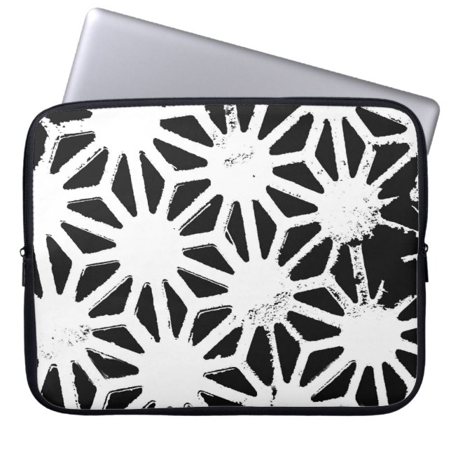 Black and white geometric pattern laptop sleeve (Front)