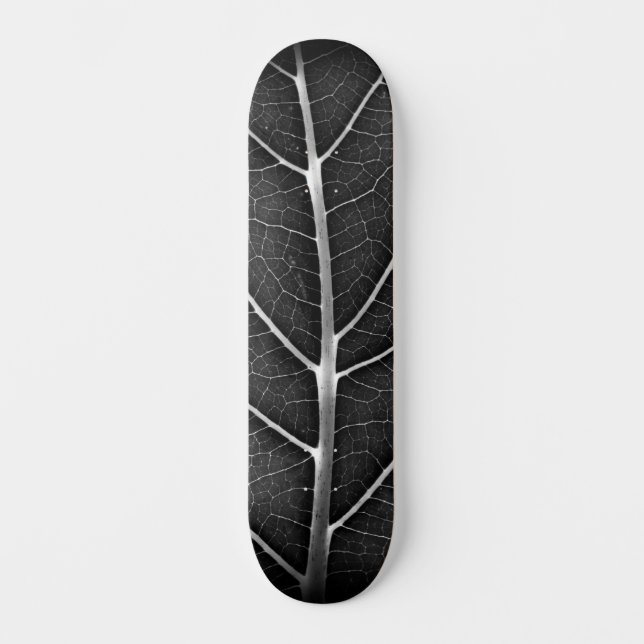 Black and white glowing leaf close-up skateboard (Front)