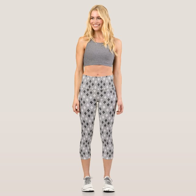 black and white grey geometric fine pattern capri leggings (Front)