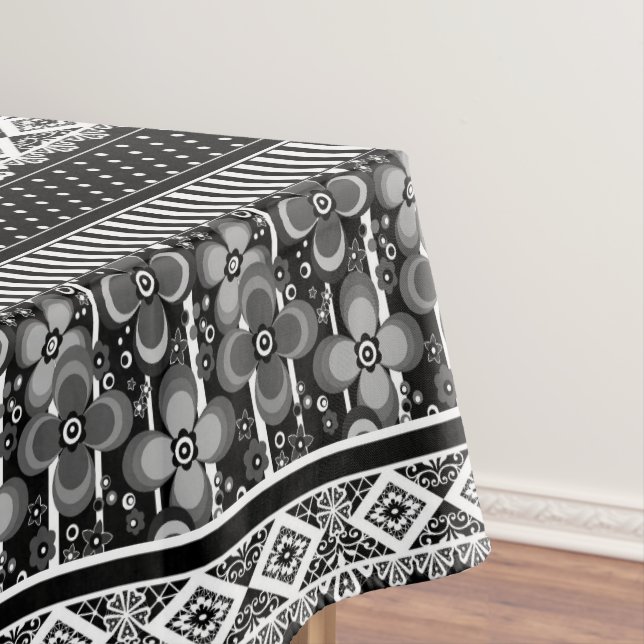 Black and white pattern with lace and patchwork tablecloth (In Situ)