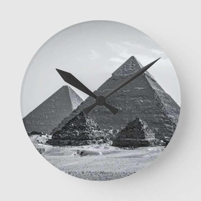 Black and white pyramids round clock (Front)