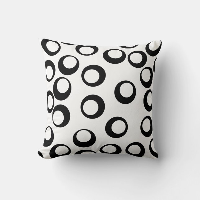 Black and White Retro Circles Pattern. Cushion (Front)