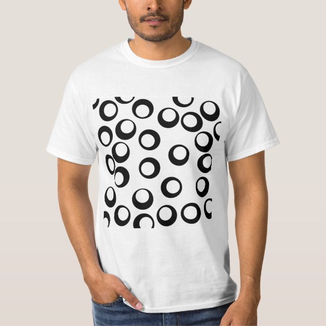 Black and White Retro Circles Pattern. T-Shirt (Front)