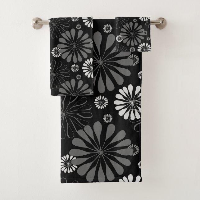 Black and White Retro Floral Bath Towel Set (Insitu)