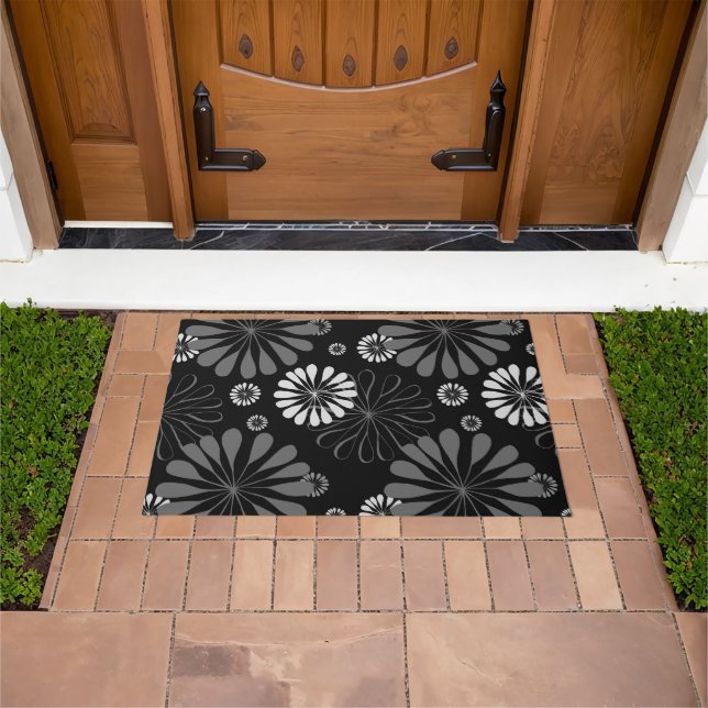 Black and White Retro Floral Doormat (Outdoor)