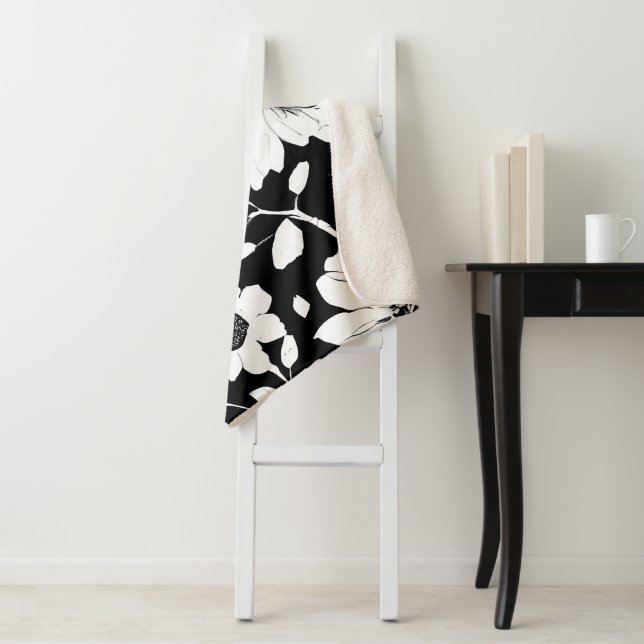 Black and White Simple Flower Seamless Pattern Sherpa Blanket (In Situ)