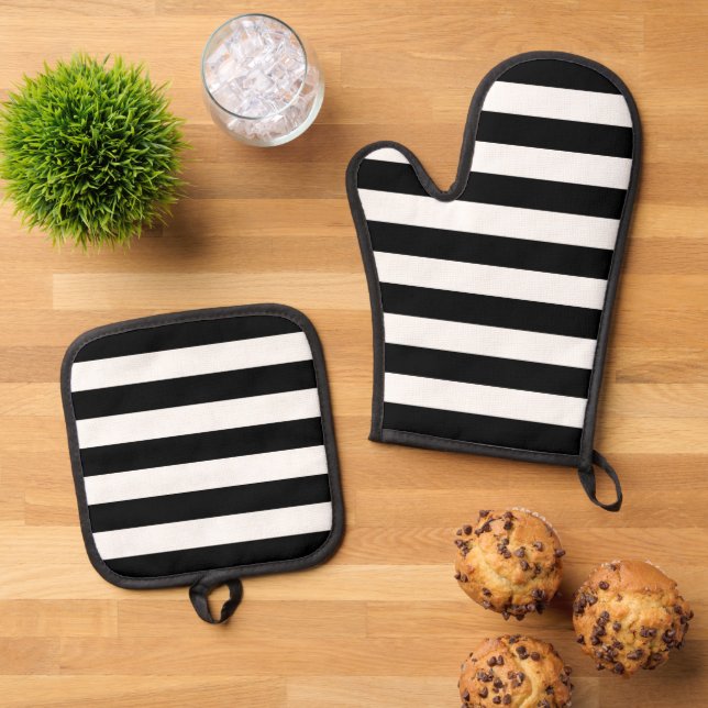 Black and White Stripes, Striped Pattern, Lines Oven Mitt & Pot Holder Set (Top Down)