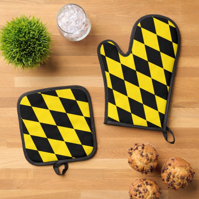 Black and Yellow Bavaria Diamond Flag Pattern Oven Mitt & Pot Holder Set (Top Down)