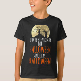 Black cat dead tree ready for halloween  T-Shirt