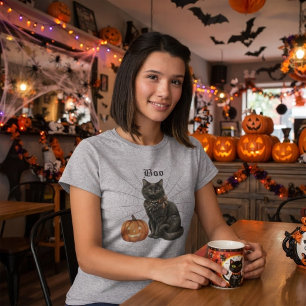 Black cat with spiderweb and Jack o Lantern. Boo. T-Shirt