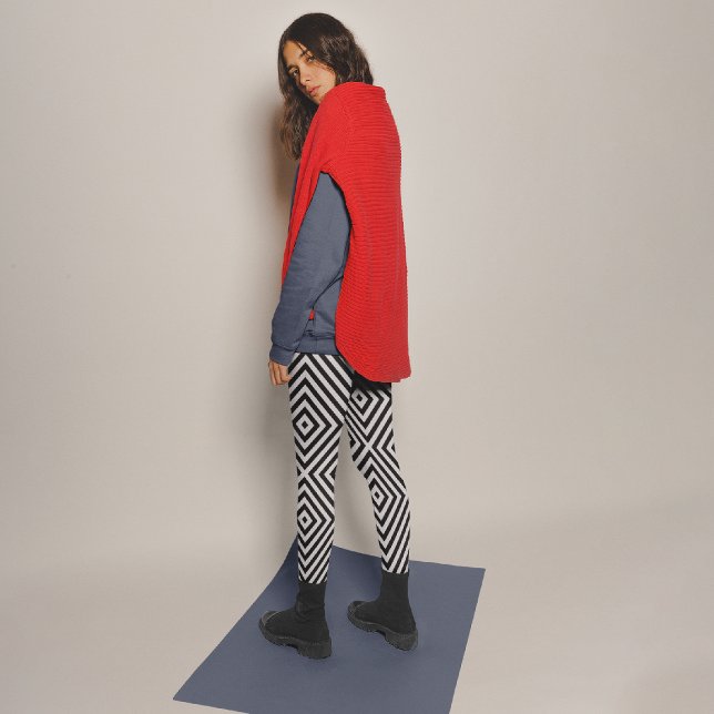 Black Crossing Pattern Capri Leggings (Creator Uploaded)