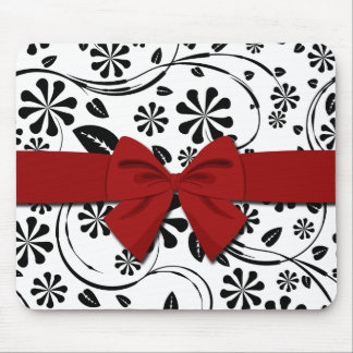 Black on White Daisy Flower Pattern Mouse Pad