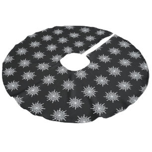 Black Ornamental Treble Clef Pattern Faux Linen Tree Skirt