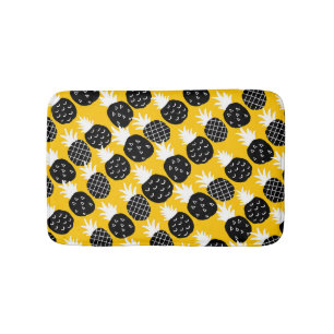 Black pineapples bath mat