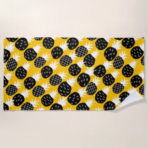 Black pineapples beach towel