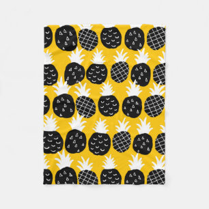 Black pineapples fleece blanket