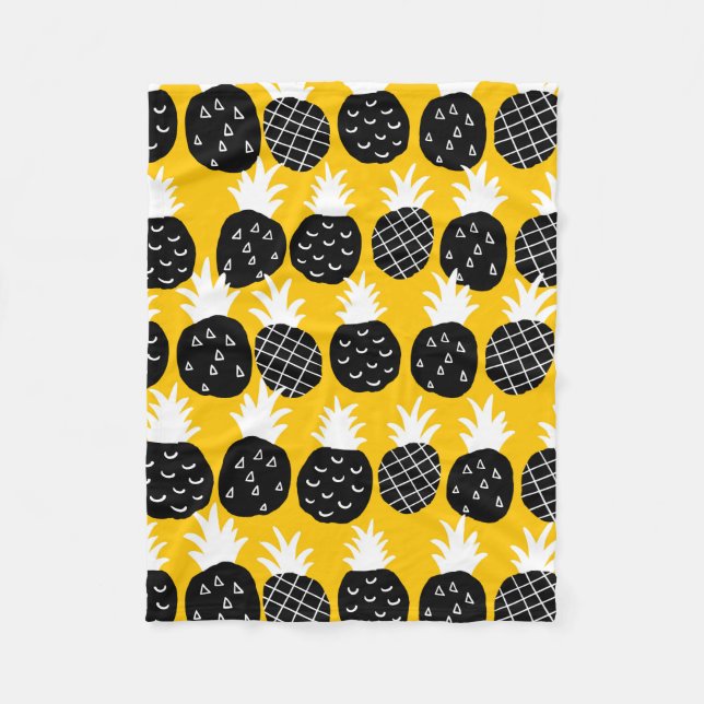 Black pineapples fleece blanket (Front)