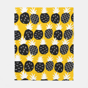 Black pineapples fleece blanket