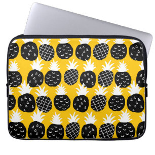 Black pineapples laptop sleeve