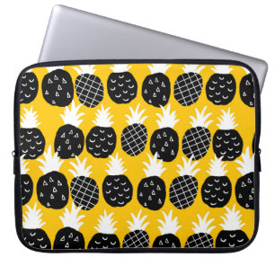Black pineapples laptop sleeve