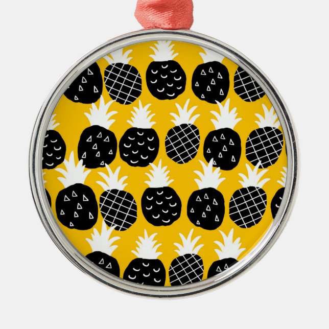 Black pineapples metal tree decoration (Front)