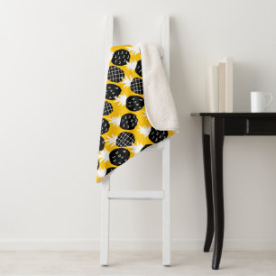 Black pineapples sherpa blanket