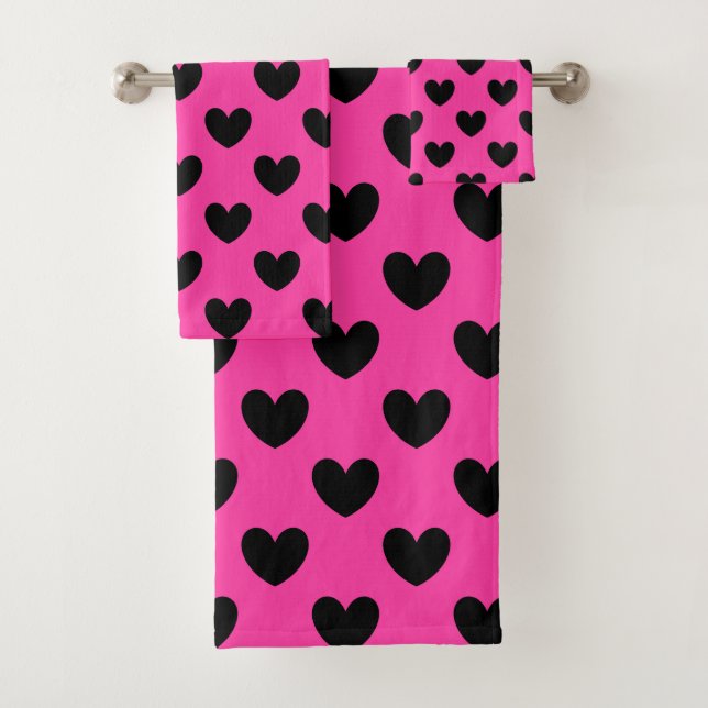 Black polka hearts on fuchsia pink bath towel set (Insitu)