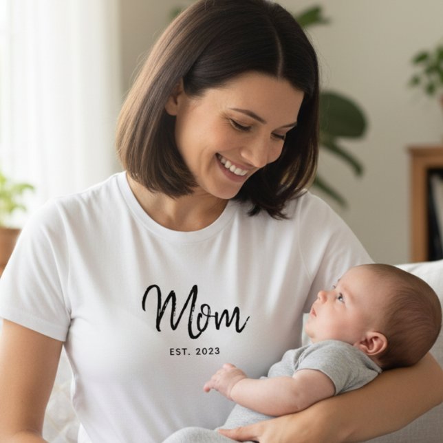 Black Script Established Mum Modern Minimalist T-Shirt (Creator Uploaded)