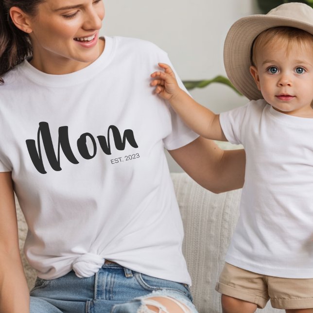Black Script Established Mum T-Shirt (Black Script Established Mom T-Shirt)