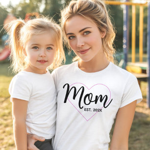Black Script Pink Outline Heart Est Date Mom Bold T-Shirt