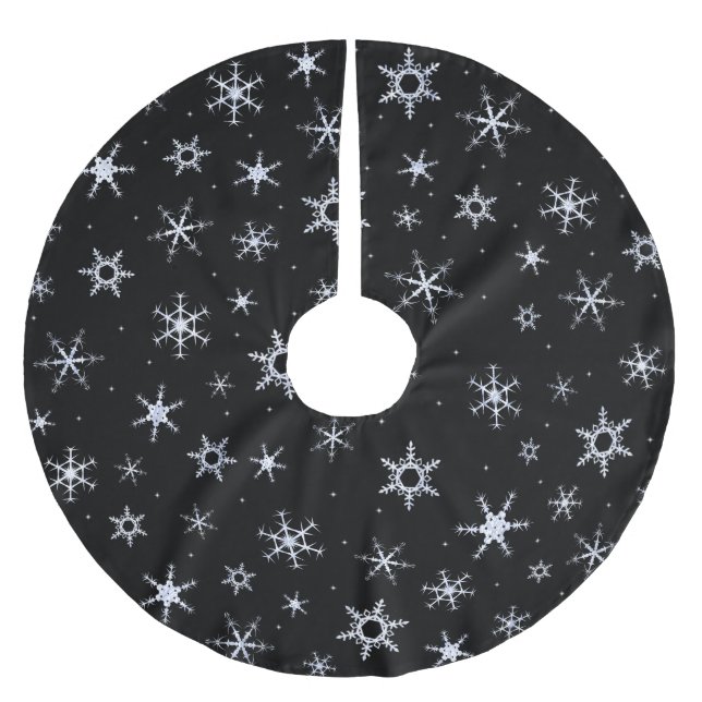 Black Snowflakes Brushed Polyester Tree Skirt (Front)