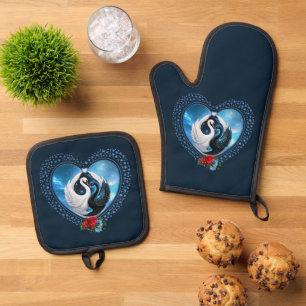 Black swan and a white swan oven mitt & pot holder set