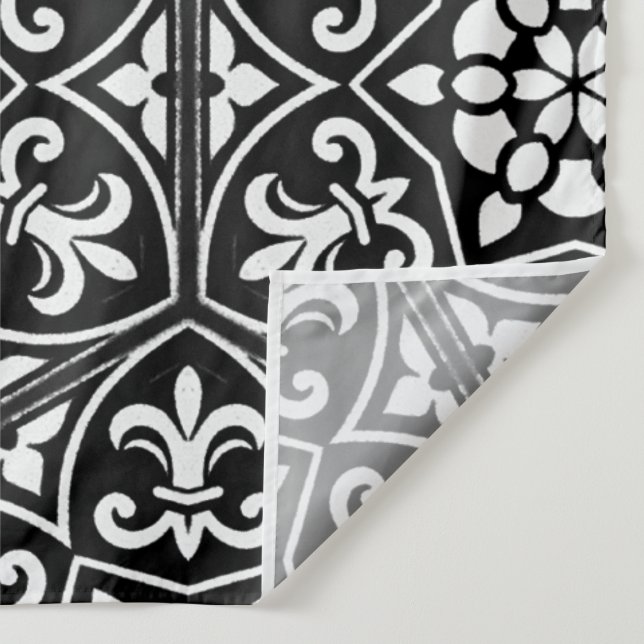 Black&white fleur de lis vertical floral pattern tapestry (Detail)
