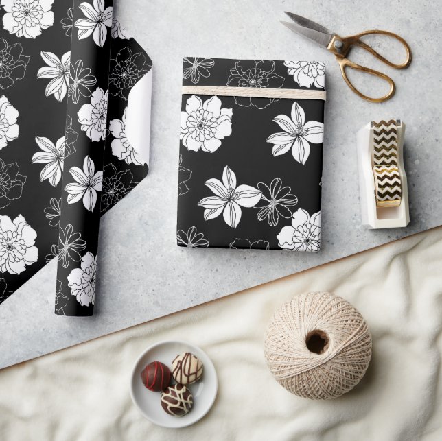 Black & White Floral Pattern Wrapping Paper (Crafts)