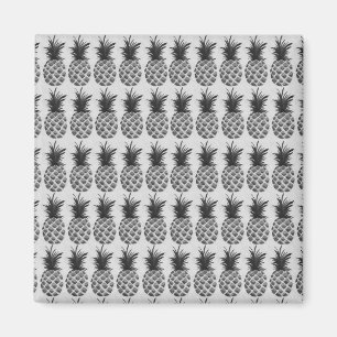Black&white pineapple magnet
