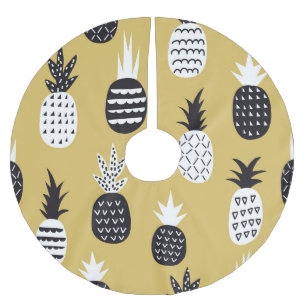 Black, white pineapples, yellow background brushed polyester tree skirt