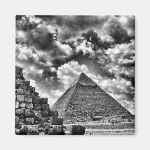 Black & white pyramids magnet
