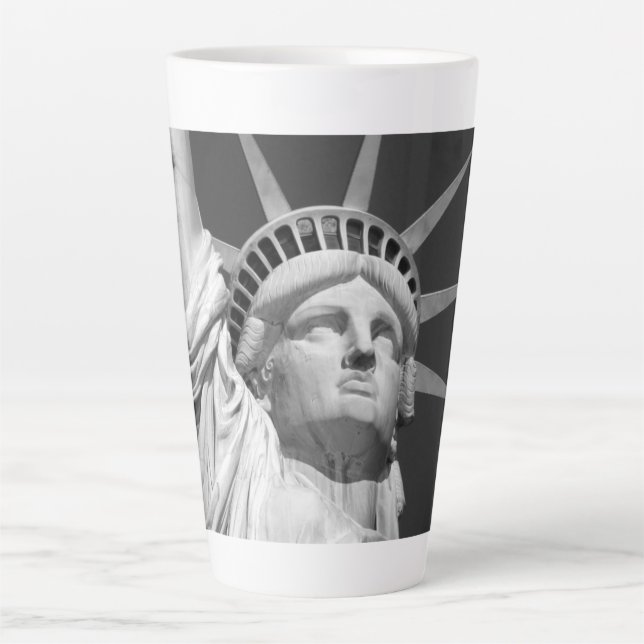 Black & White Statue of Liberty Latte Mug (Front)