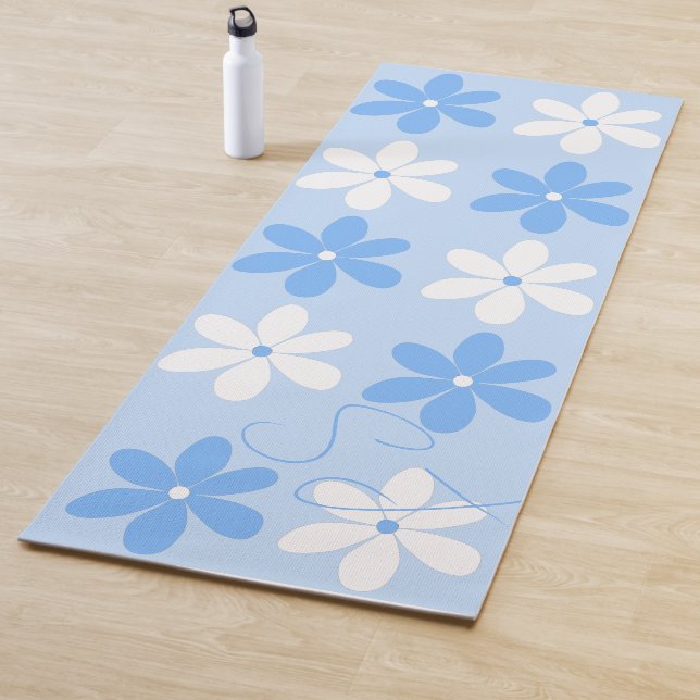 BLUE AND WHITE LARGE DAISY FLOWERS SCRIPT INITIALS YOGA MAT (In Situ)