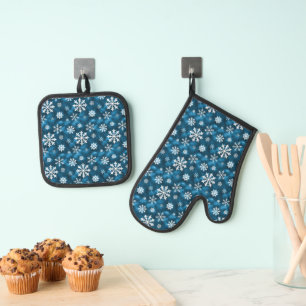 Blue And White Winter Snowflakes Pattern Oven Mitt & Pot Holder Set
