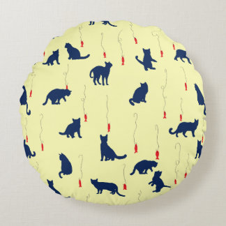 Blue cute kittens and red fishes round cushion
