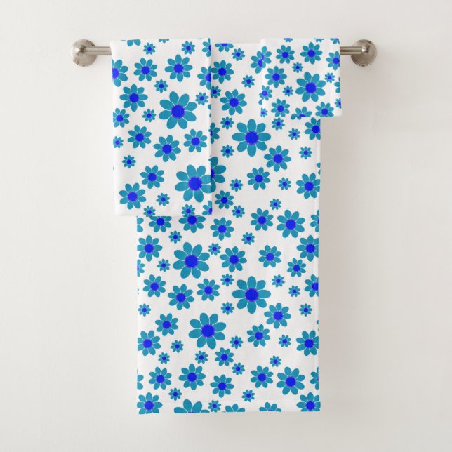 Blue Daisies | Floral Repeating Daisy Pattern Bath Towel Set (Insitu)