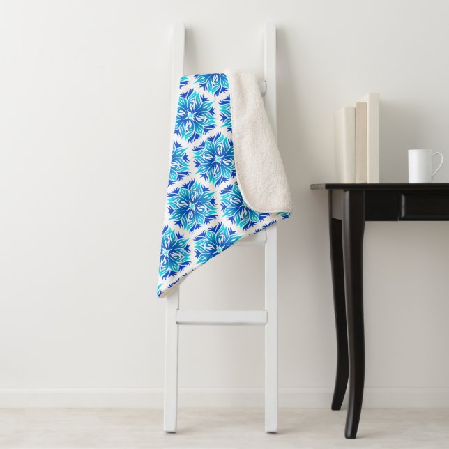 Blue Flowers, Pattern Of Flowers, Floral Pattern Sherpa Blanket (In Situ)