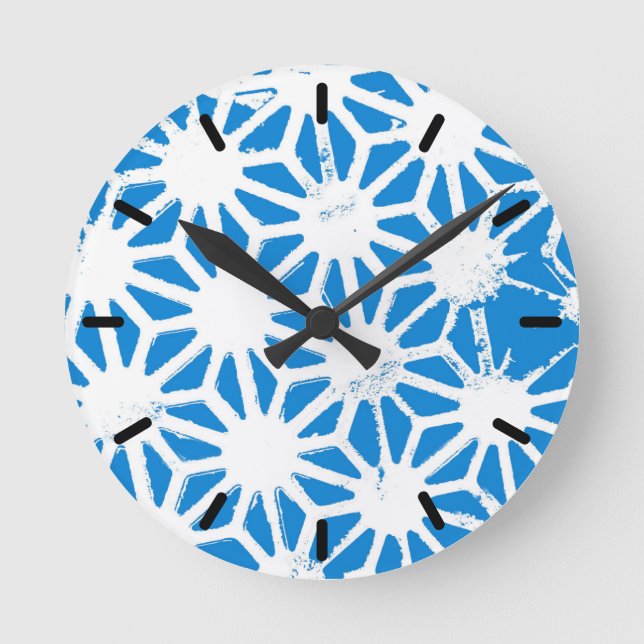 Blue geometric pattern round clock (Front)