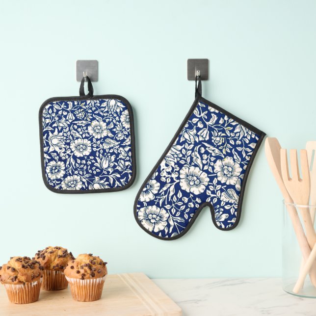 Blue Mallow pattern by William Morris, Oven Mitt & Pot Holder Set (Insitu(Hanging))