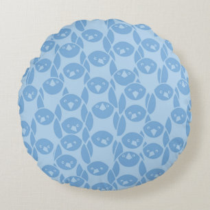 Blue penguins pattern background round cushion