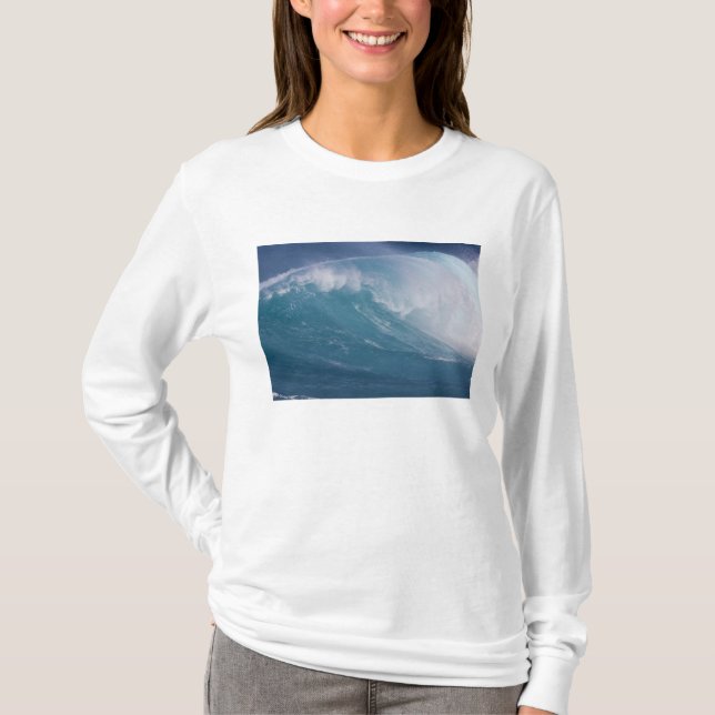 Blue wave crashing, Maui, Hawaii, USA T-Shirt (Front)
